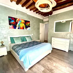 https://appartamento-la-casa-di-lia.it-tuscanyhotel.com